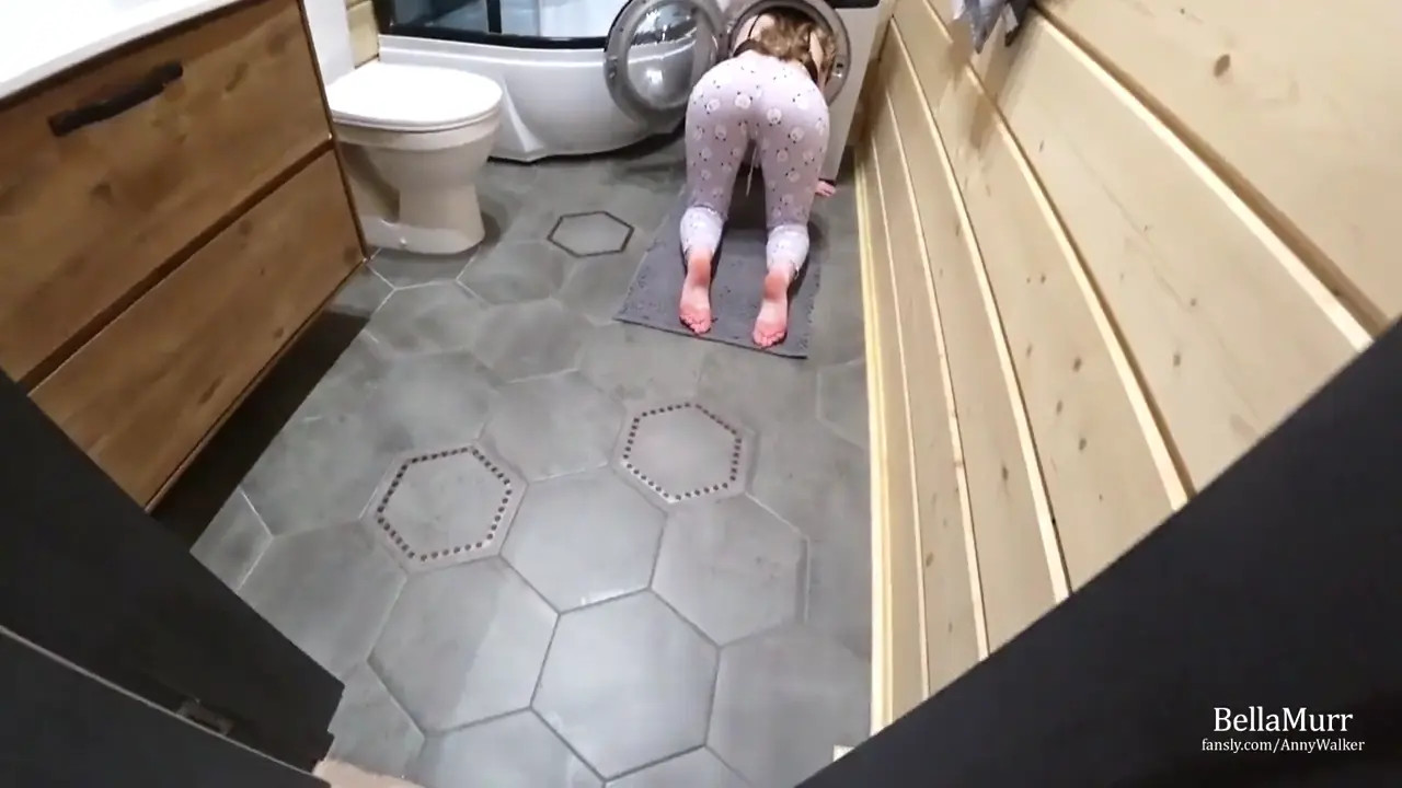 Anny Walker Got Stuck In Washing Machine And Fucked Hard