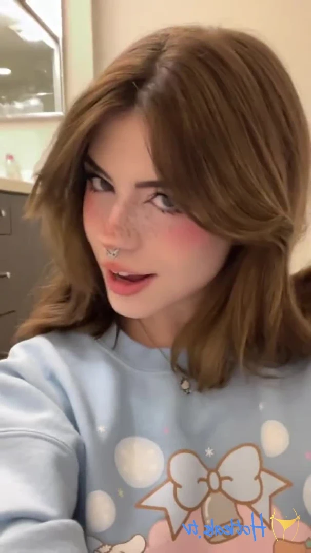 hannah <3 [ hannahowo ] - Can I send you booty pics? 💕 - ePornLeak