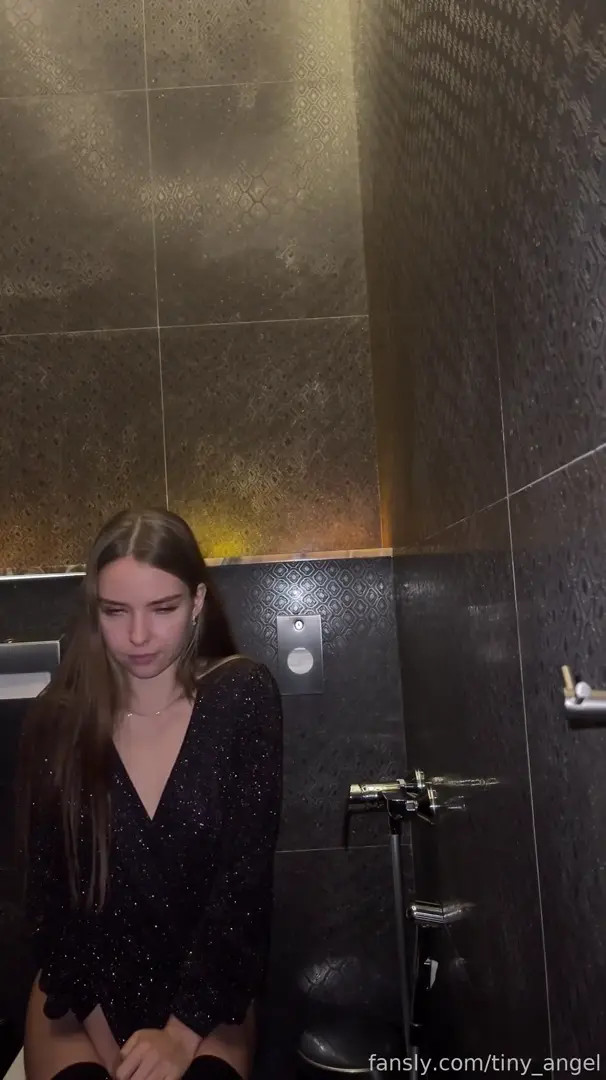 Just_em99 OnlyFans Leaked Nude Video #269317