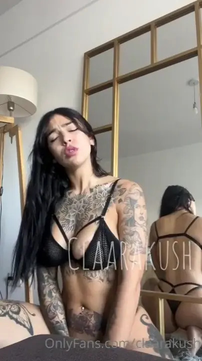 Tattooed Claarakush Giving Herself Pleasure
