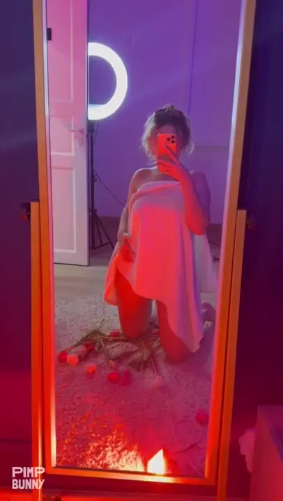 LiaShiny Shows Her Sexy Body