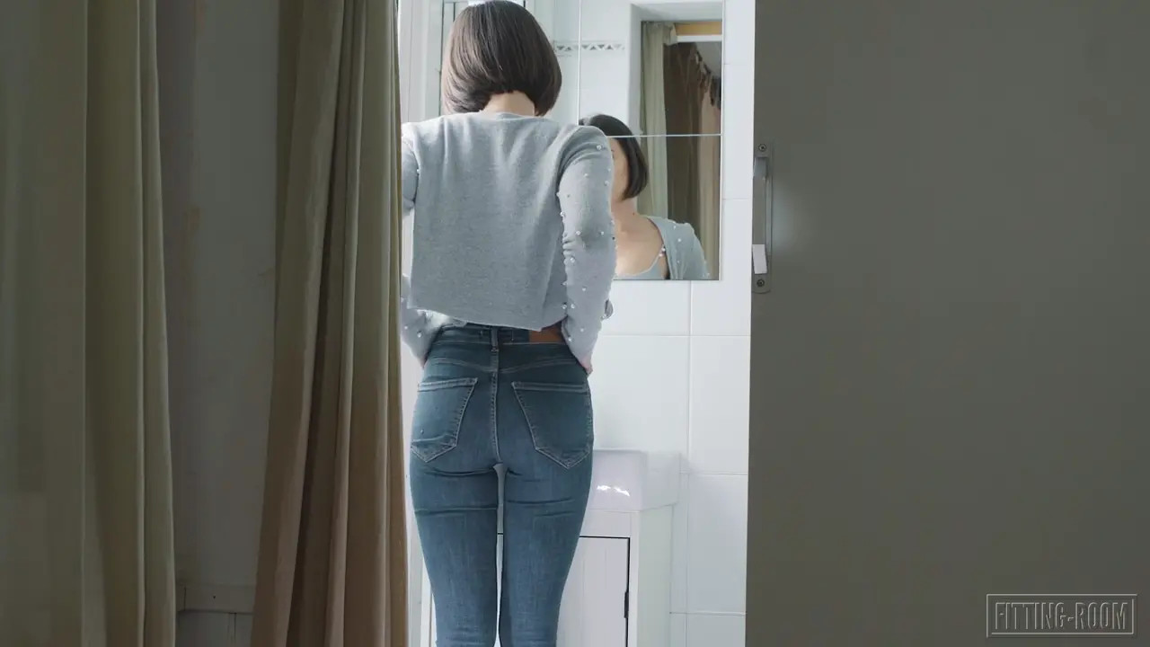 Eve Sweet Fingers Herself Then Squirts - ePornLeak