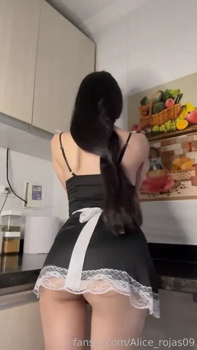 Alice_rojas09 Spnaks Her Ass In A Maid Outfit