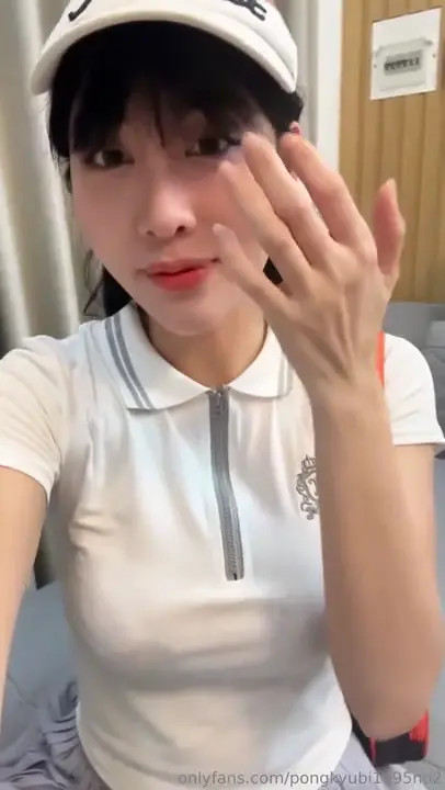 Pongkyubi1995no2 Fingers Her Asian Pussy