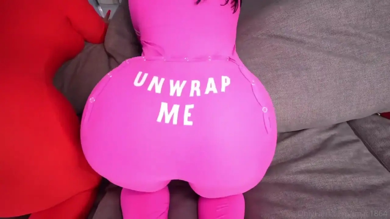 Lissa Aires And TokyoDriftCity Get Penetrated On A Sofa