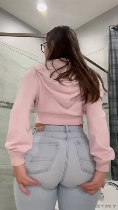 SophieRaiin Teases Her Tits And Jiggly Ass