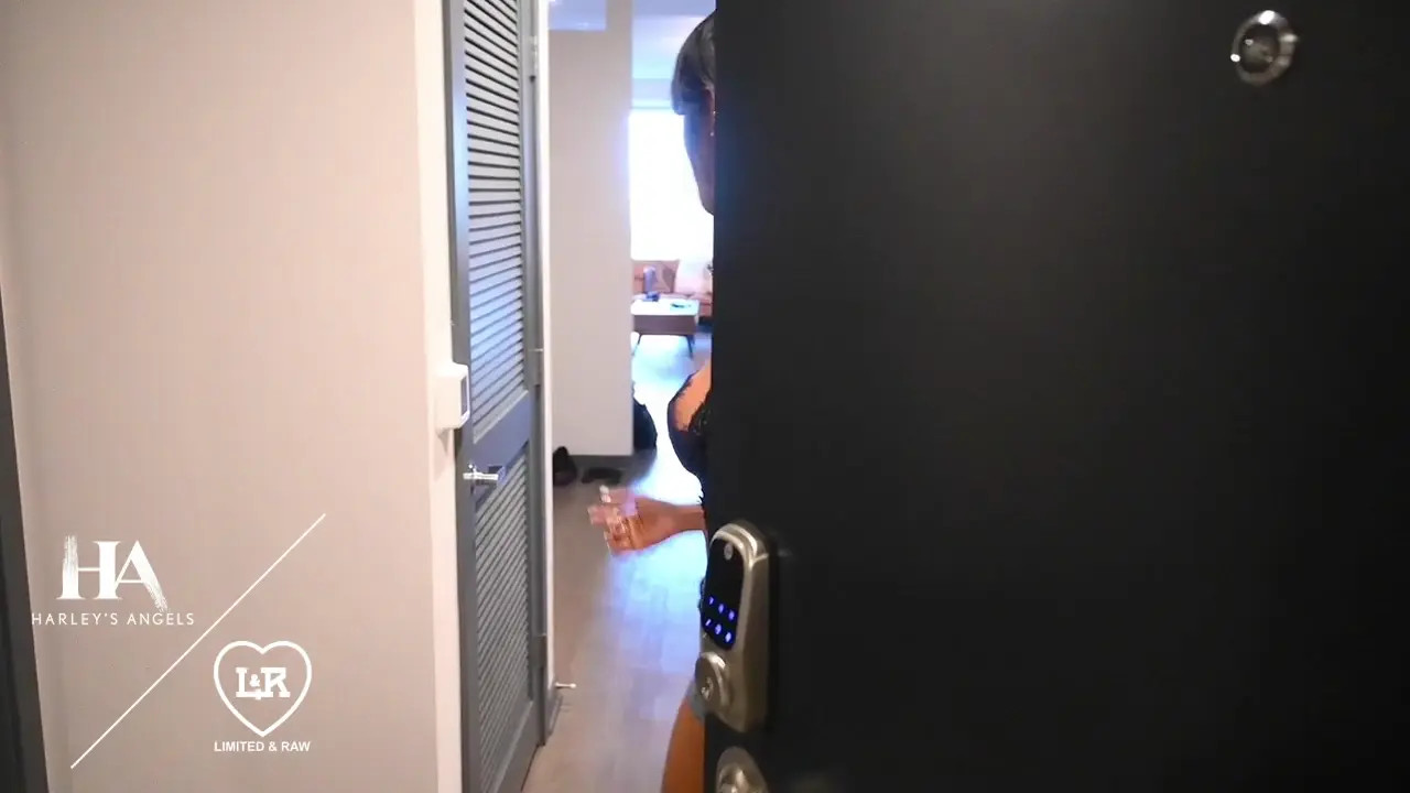 Harleydean Blows The Repairman And Gets A Facial