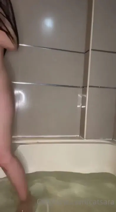 Catsara Plays With Her Dildo In The Bathtub