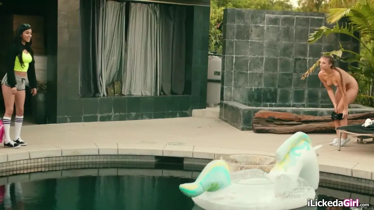 Gia Derza And TheSavannahSixxx Lesbian Oral Sex