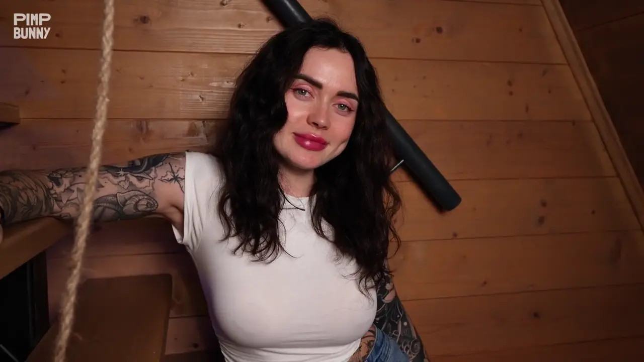 Nikky Dandeli Squirts Her Pussy Gets Fucked