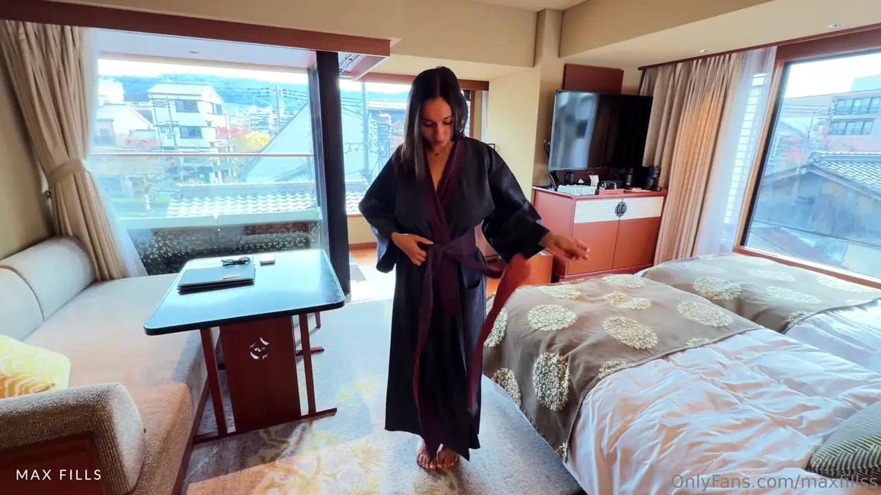Hailey Rose Receives A Creampie In A Japanese Onsen - ePornLeak