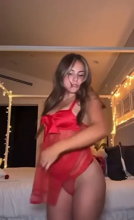 Piper Rockelle Shakes Her Ass And Teases