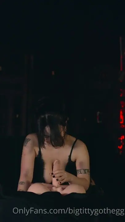 BigTittyGothEgg Bounces On A Torso Dildo - ePornLeak