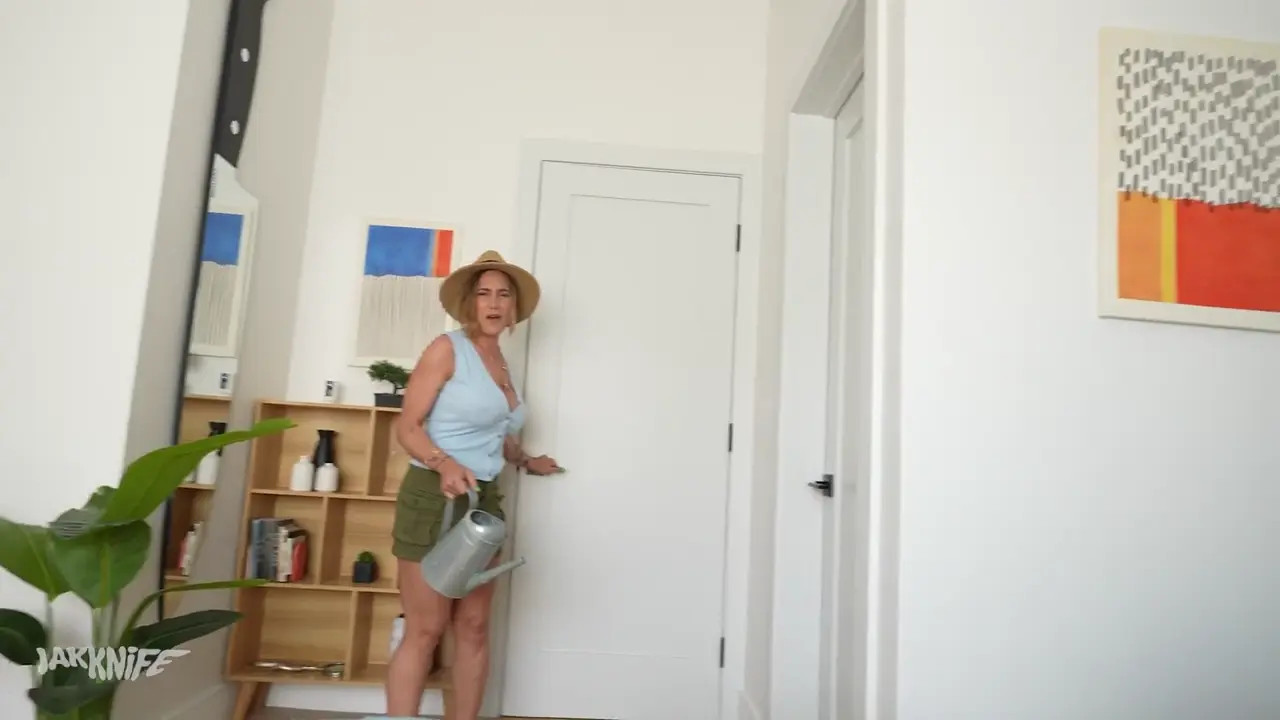 Aderesquin Receives Anal Creampie By Jak Knife