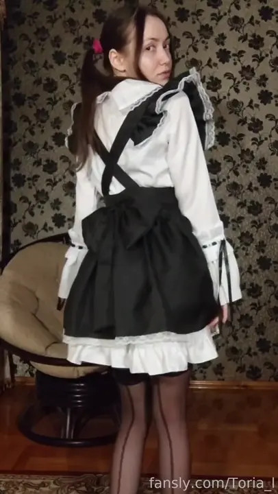 Toria_l Sucks A Dildo And Rubs Her Cunt - ePornLeak