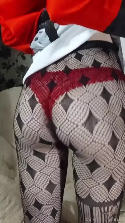 Toria_l Fucks A Dildo In Her Asshole