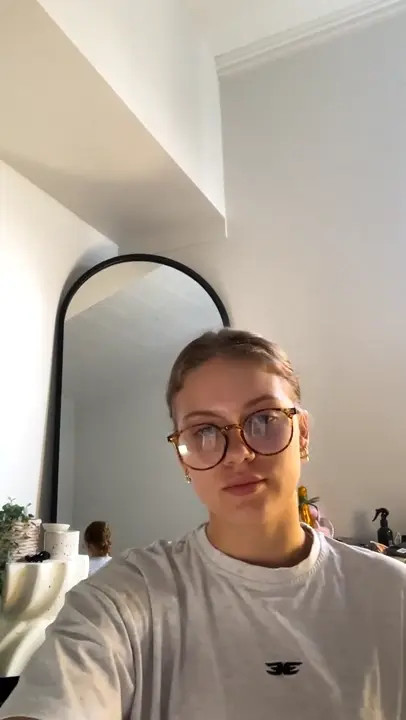 Urmaid Masturbates During Live Stream - ePornLeak