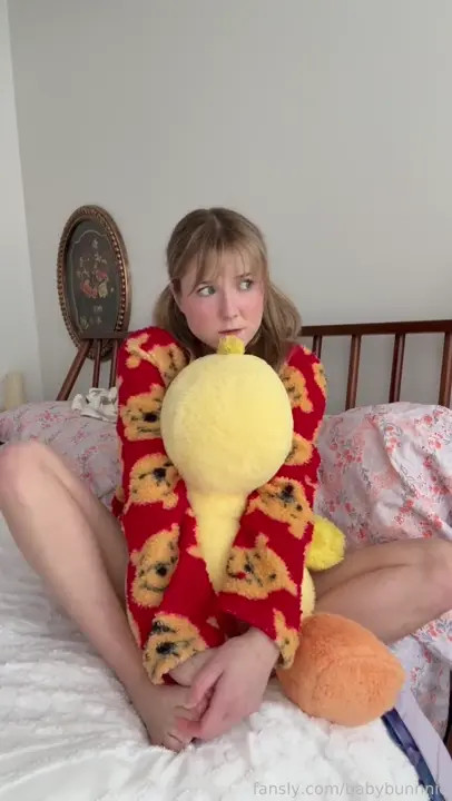 Baby Bunnnie Pumps Her Creamy Pussy With A Dildo