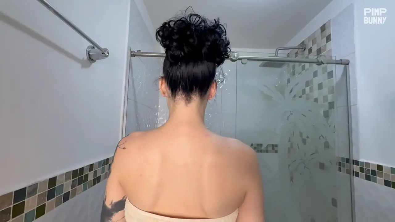 Golden Shower Poured On My Hair - ePornLeak