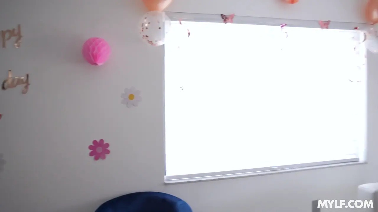 Emerald Loves, Teal Conrad & Eliselondonfree Share A Dick