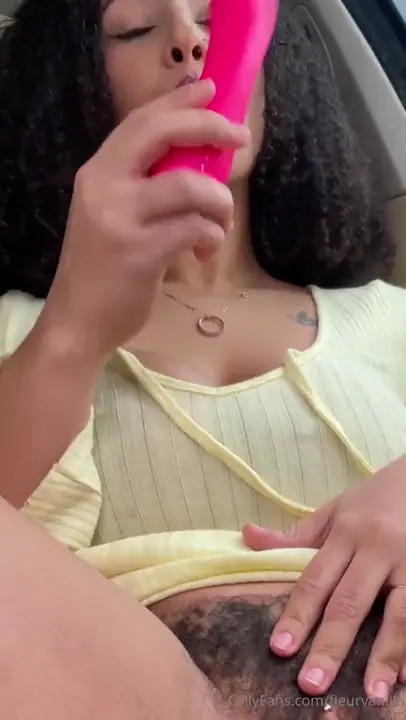 Fleurvanille Masturbates In Her Car