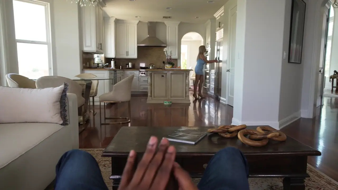 Chloe Surreal Tries Her First BBC - ePornLeak