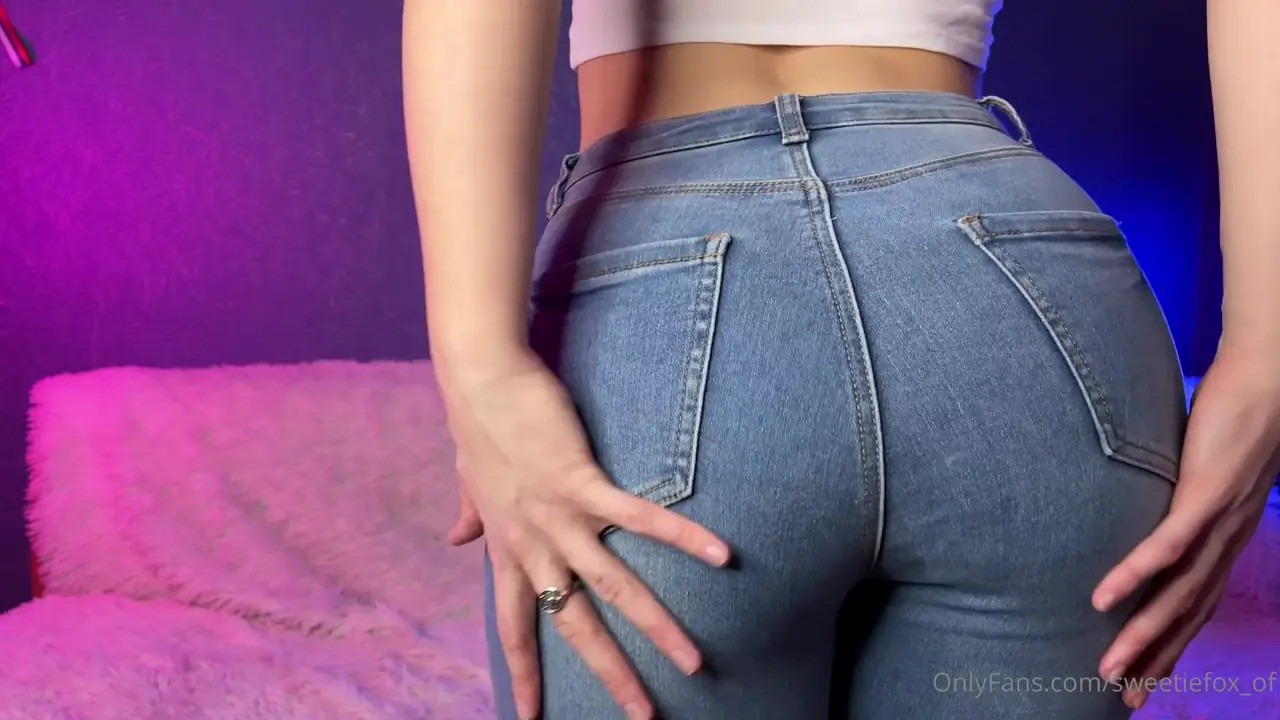 Sweetie Fox Gets Her Face And Pussy Pounded