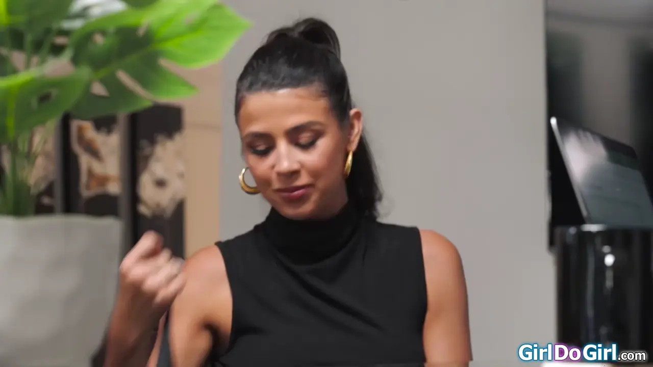 HimeXMarie Performs Cunnilingus On Kylie Rocket