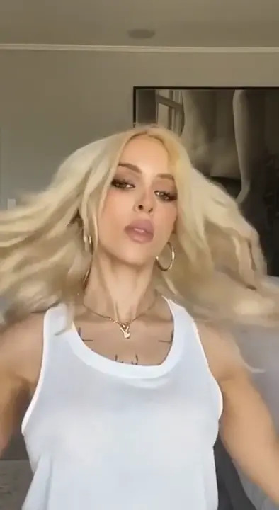 TheRealDarlaEliza Strips & Flaunts Her Nude Body