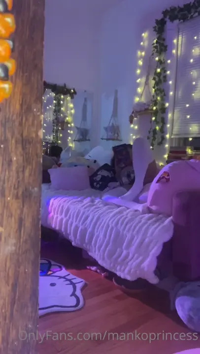 Lucy Lee Enjoys Her Dildo Play And Squirts