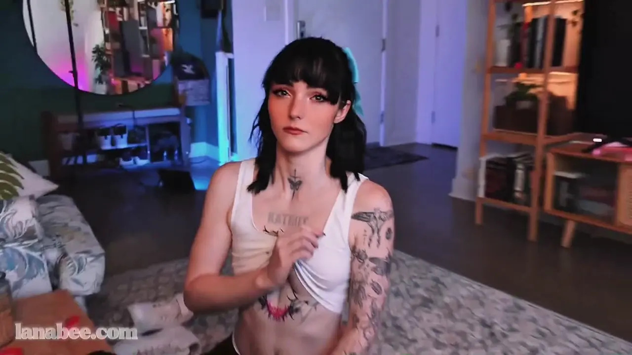 Lanabee Gets Screwed By Her Roommate
