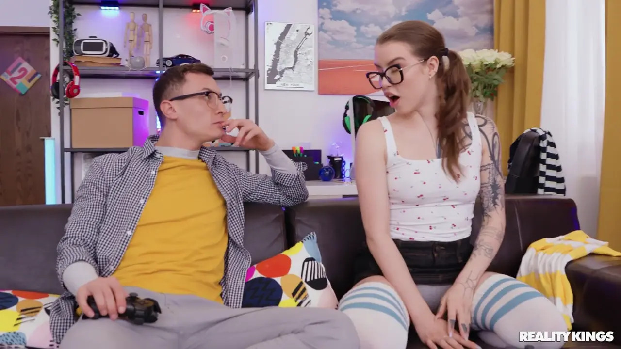 Gamer Girl Eden Ivy Gets Her Ass Fucked