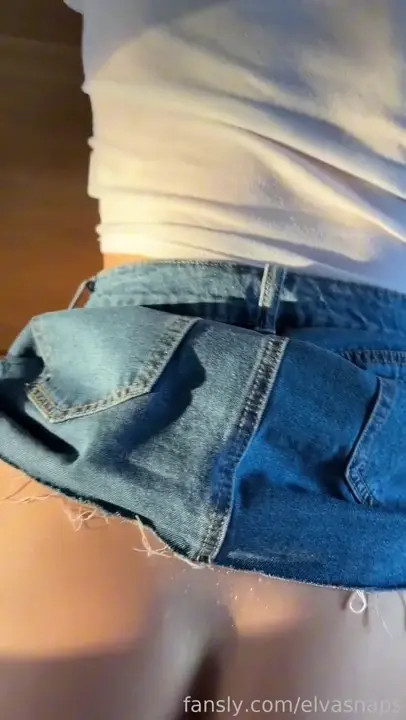 Elva Snaps Gets Her Pink Pussy Creampied