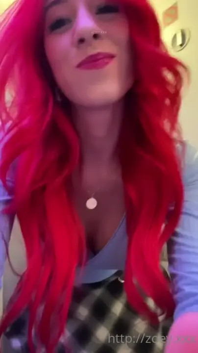 Zoey Di Giacomo Masturbates on the Plane