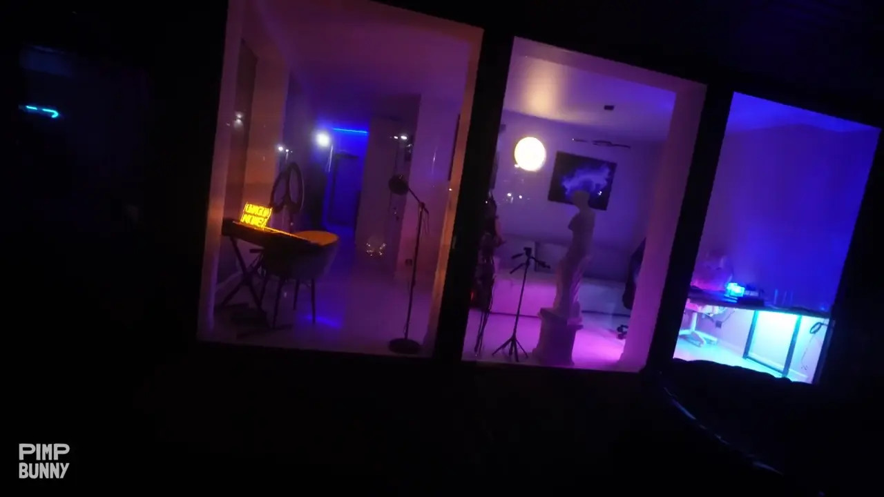 Delivery Guy's Unexpected Sex With A Porn Actress