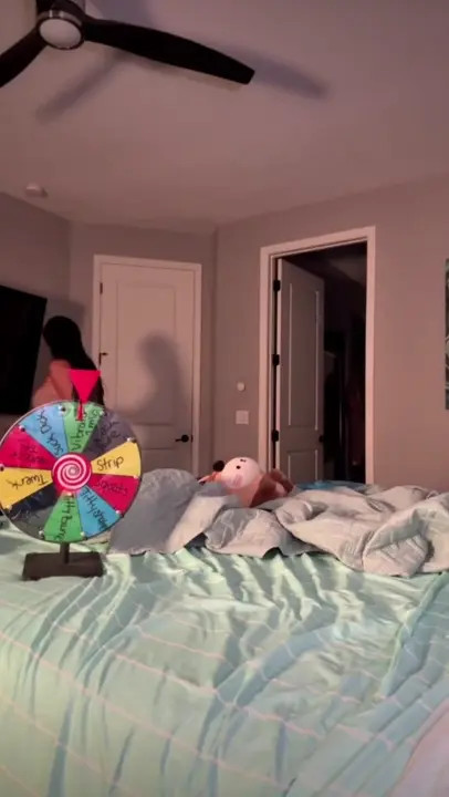 Strawberrytabby Rubs Her Cunt During A Live Stream - ePornLeak