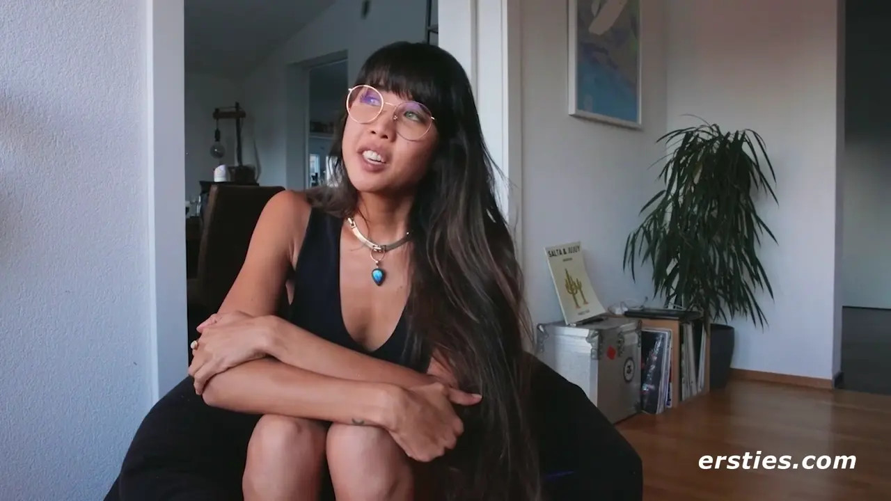 DaringKiara Goes Naked And Squirts In Public