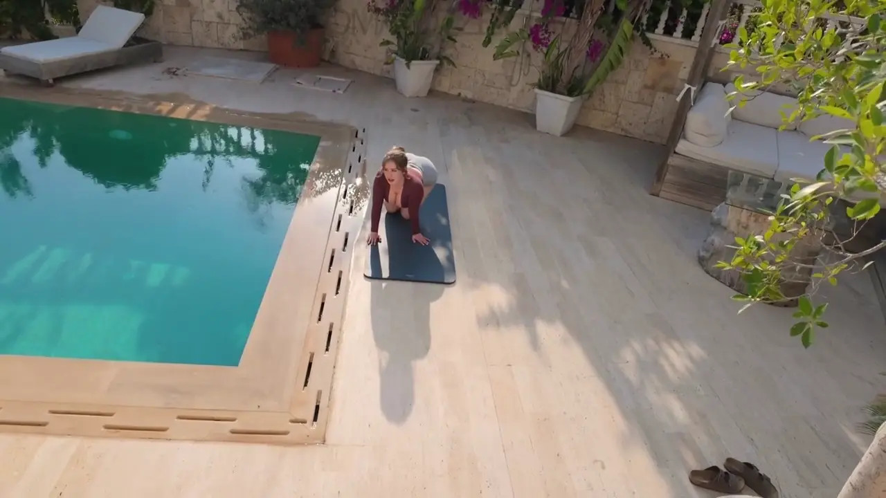 Comatozze Gets Banged After Yoga