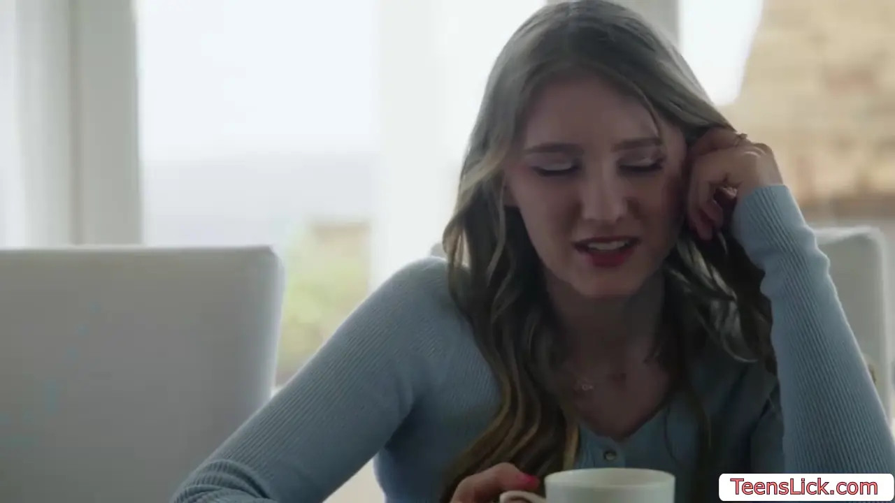 AnnieKingXXX Tastes Melody Marks' Pussy On The Couch - ePornLeak