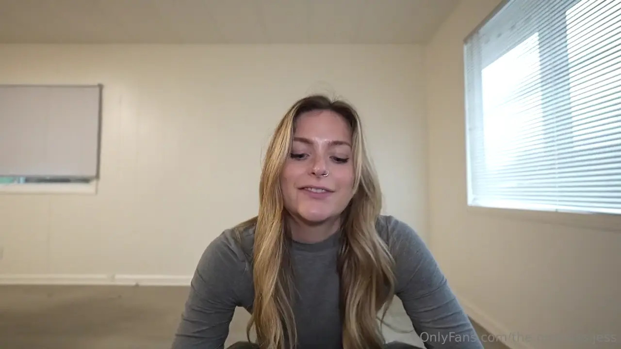 Princess Jess Takes A Facial After Sex