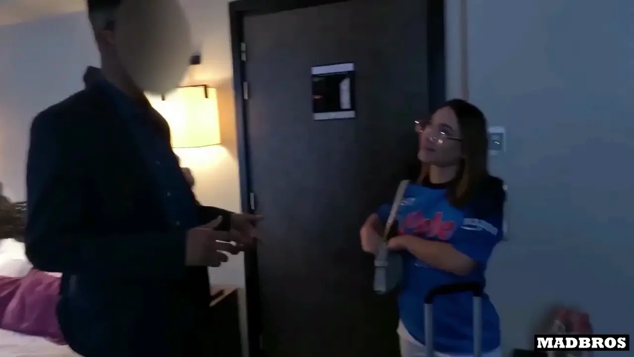 Sara Diamante Handles Two Cocks In A Threesome