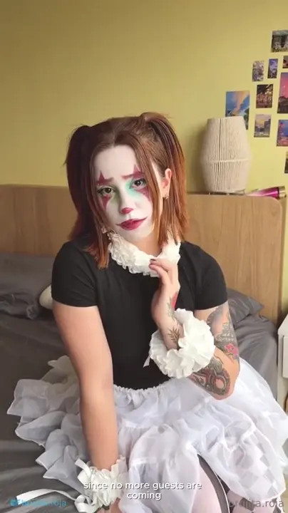 Clown Girl Brujita Roja's Pounding Ends With A Facial