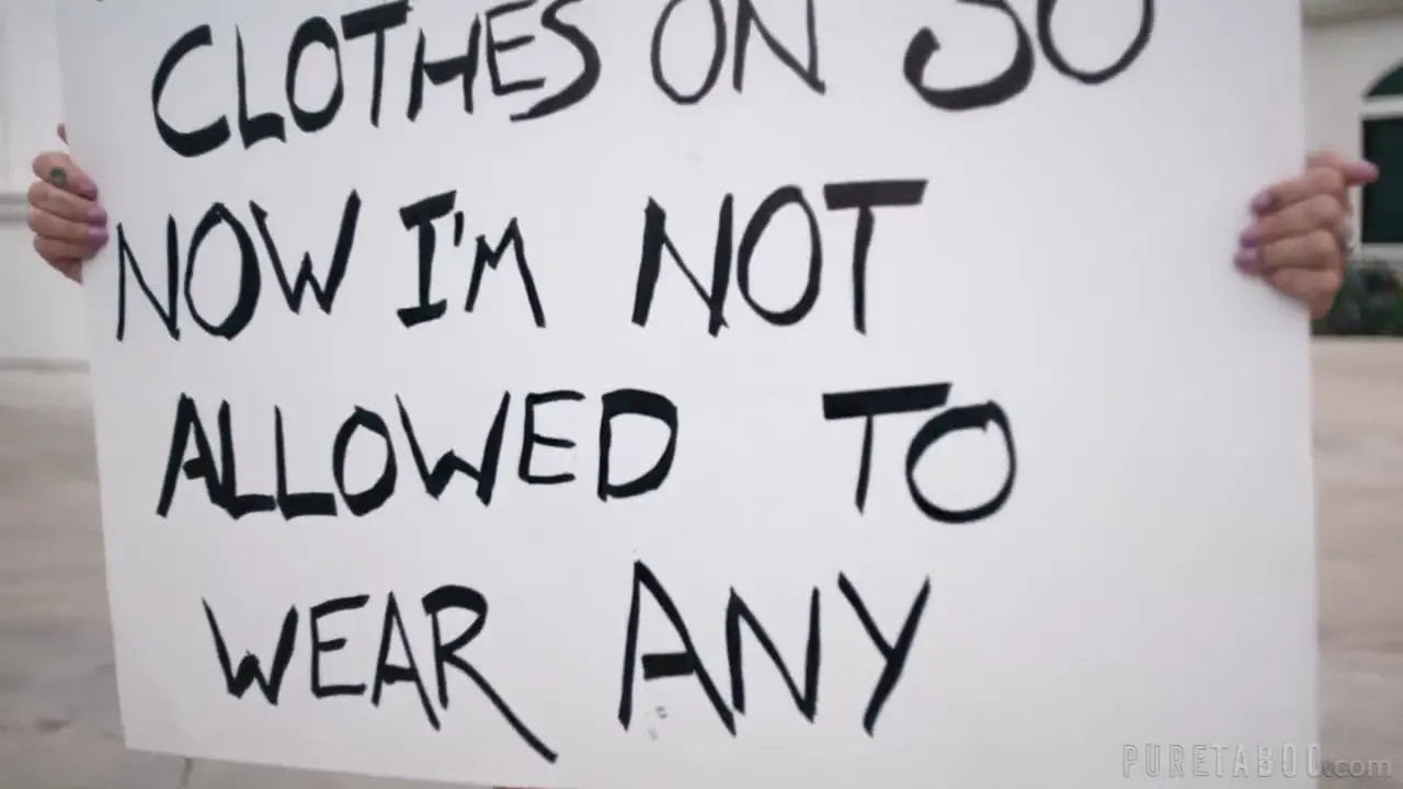 Petite Emma Rosie Gets Fucked By Her Neighbor - ePornLeak