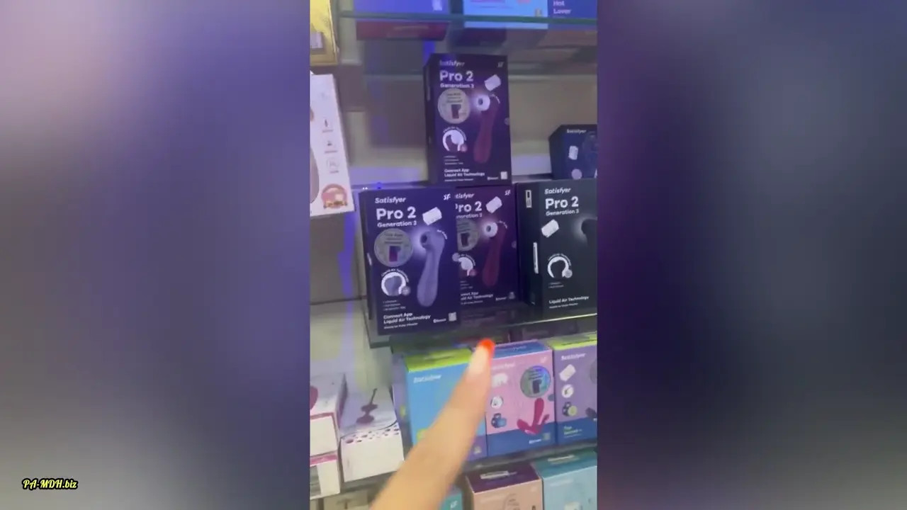 EmmaVictoria.Official Tries Out Her New Vibrator