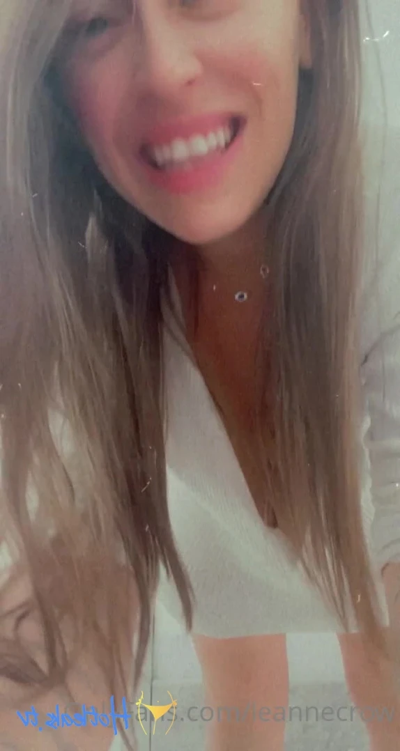 Leanne Crow [ leannecrow ] - Artistic light show  Naked dance with shadow