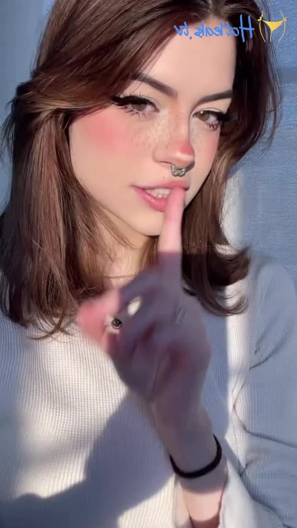 hannah <3 [ hannahowo ] - Hit like 👍if you'd eat my ass 🍑