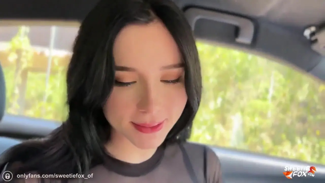 Sweetie Fox Gets A Guy To Take Her Home By Giving Him A BJ - ePornLeak