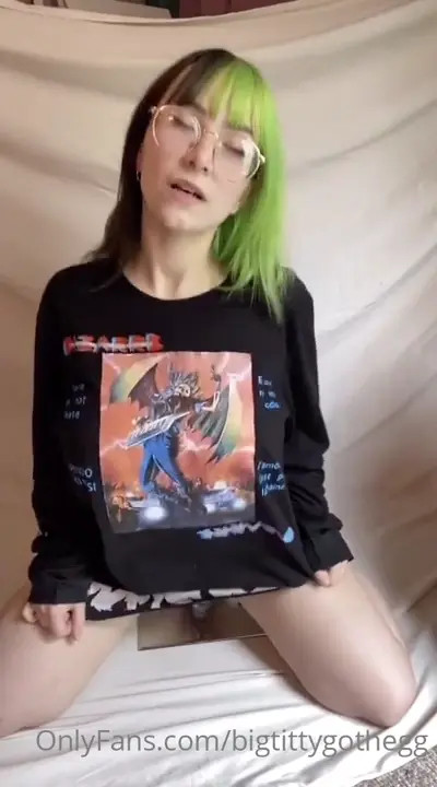 Art Hoe Called Big Titty Goth Egg Masturbates Like Crazy - ePornLeak