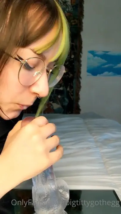 BJ Diva Big Titty Goth Egg Stuffs Her Mouth With A Dildo - ePornLeak