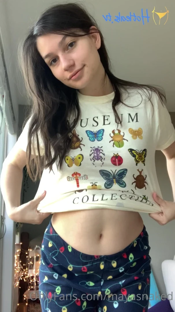 maya 🍓 [ mayasnaked ] - love a hot shower, it raises my energy level🤩🚿